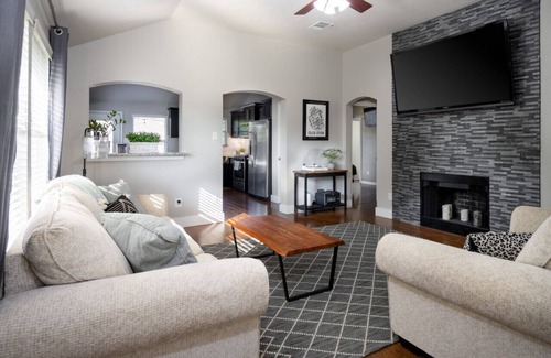 Westfield Village House | Fallbrook Cottage, Relaxing Home Away From Home 3BR/2BA, Pet Friendly