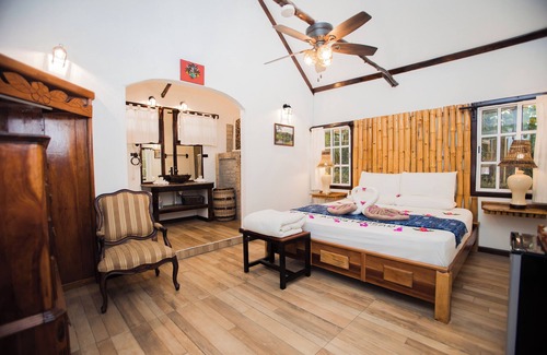 San Ignacio Hotel | Falling Leaves Lodge