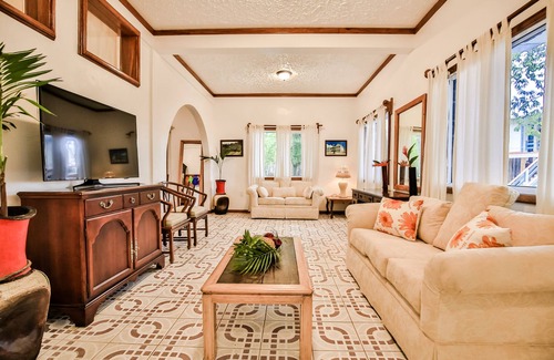 San Ignacio Hotel | Falling Leaves Lodge