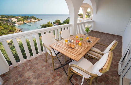 Potocnica Apartment | Familien-apartment am Strand mit Pool, Wlan, Balkon, Meerblick, für 5 Personen