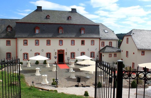 Kronenburg House | Familienzimmer, 2 Erw. + 3 Kinder - Burghaus und Villa Kronenburg
