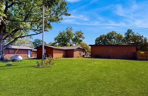Longtown House | Families, Fishermen & Hunters. Pleasant 3-bedroom house is ready for you!