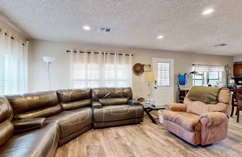 Longtown House | Families, Fishermen & Hunters. Pleasant 3-bedroom house is ready for you!