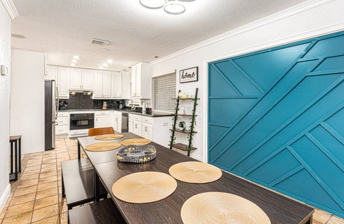 Conway House | Family 3BR Orlando Stay | Wi-Fi + Full Kitchen