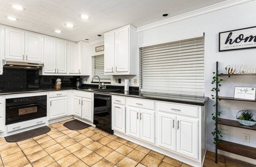Conway House | Family 3BR Orlando Stay | Wi-Fi + Full Kitchen