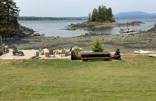 Quadra Island House | Family adventures await in this ocean front house! (Pet friendly!)n