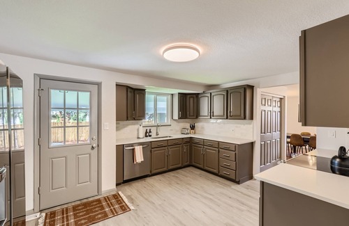 South Westminster House | Family and Dog Friendly - Game Room - Central Location Between Denver & Boulder