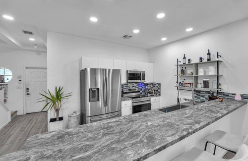 Highland Garden House | Family and Dog Friendly Townhouse, near to the Beach, build in Sauna & Gym,EV ch