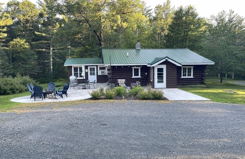 Grantsburg Cabin | Family and Friends Retreat: Recharge and Reconnect in Gorgeous Log Cabin