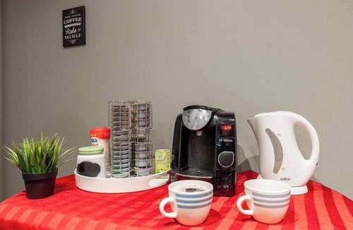 Stratford House | Family and pet friendly, stylish private suite in a calm and clean neighbourhood