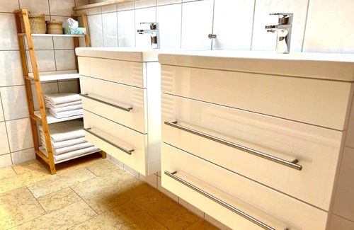 Kruen Apartment | Family apartment with two separate bedrooms and unobstructed Zugspitze views