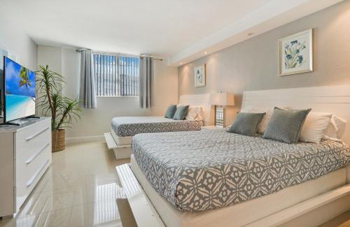 Sunny Isles Beach Apartment | ⌘Family Beach Home w Amazing Water Views - Upgraded Unit ⌘