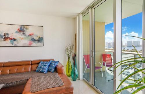 Sunny Isles Beach Apartment | ⌘Family Beach Home w Amazing Water Views - Upgraded Unit ⌘
