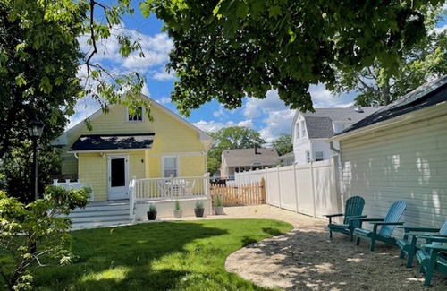 Manasquan House | Family beach house! 6 min bike ride to beach & ONE block to town!