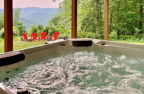 Slaty Fork Cabin | Family Cabin near Snowshoe WV with Hot Tub, Sauna, Game Room and Views
