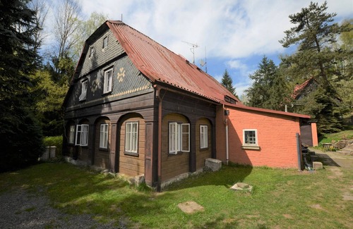 Krasna Lipa House | Family Chalet with Garden