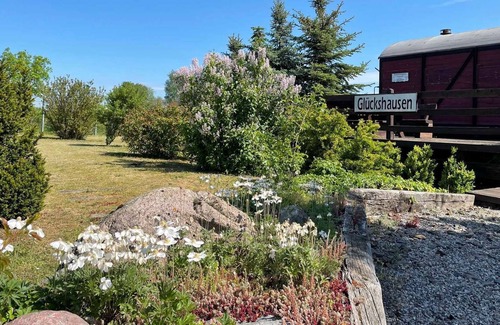 Pasewalk Cottage | Family compartment with double bed and terrace no. 2 - zz Lokschuppen Pasewalk overnight experience in the