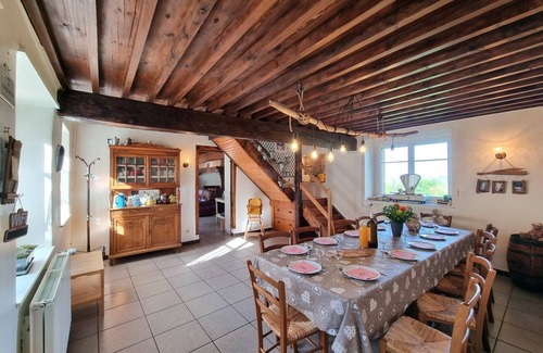 Grammond Cottage | Family cottage for 12 in the heart of the Lyon Hills