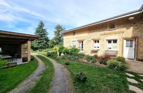 Grammond Cottage | Family cottage for 12 in the heart of the Lyon Hills