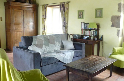 Le Brethon Cottage | Family cottage with garden, terrace and private pond