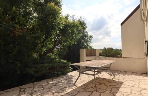 Belleray Villa | Family cottage with private spa & heated pool