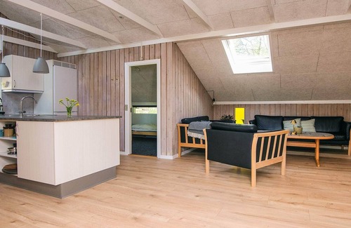 Arrild Ferieby House | Family Cottage with Terrace and Lawn