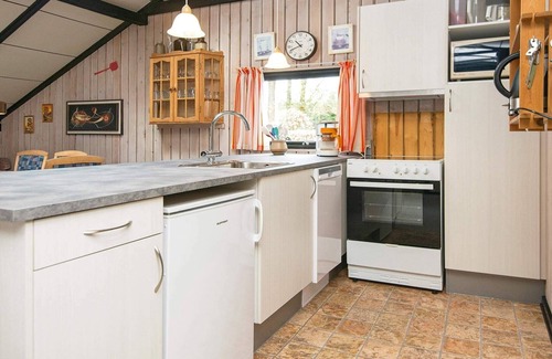 Arrild Ferieby House | Family Cottage with Terrace and Lawn