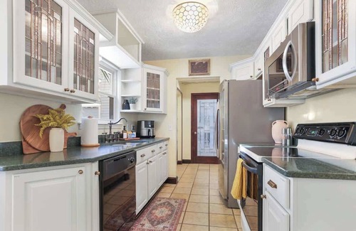 Whitemarsh Island House | Family & dog-friendly house w pool & entertainment