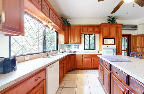 Santa Elena House | Family Estate with High-Speed WiFi, Private Pool, Basketball, Office, & Patio