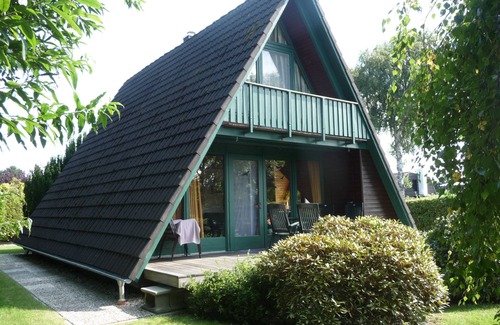 Nordseebad Burhave House | Family-friendly holiday house with large garden and great features