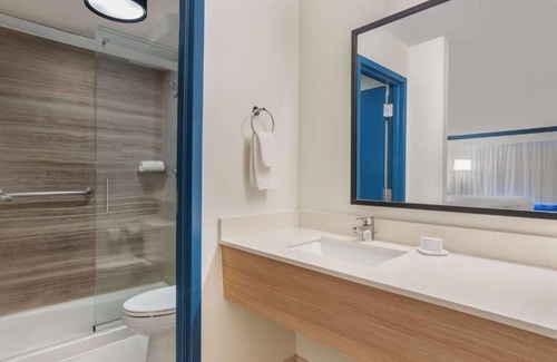 Hilton Head Island Hotel | Family-Friendly Room with Breakfast Near Hilton Head Beach | 2 Rooms