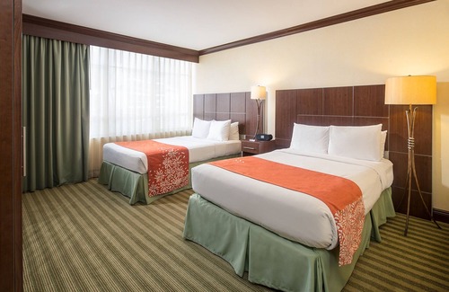 Sunny Isles Beach Hotel | Family-friendly Vacay with 2 Units, Outdoor Pool, Steps from the Beach!