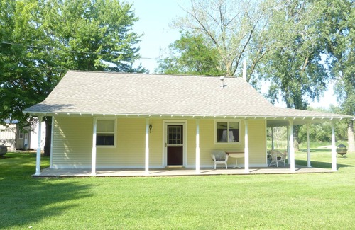 Oconto Cabin | Family friendly, 2Bedroom, Waterfront, 39min North of Green Bay & Lambeau field