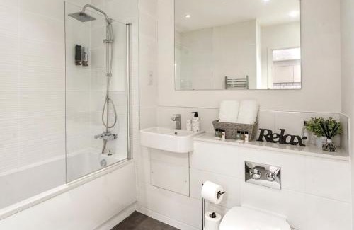 Bedford Apartment | Family Friendly 2BR in Bedford, Parking, Free WiFi, Gym and Cinema room