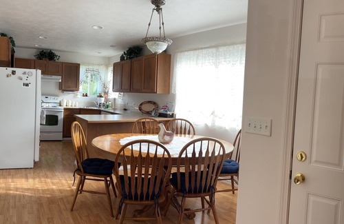 Deer Park House | Family friendly 3-bedroom house in charming Deer Park with AC, WiFi and more.