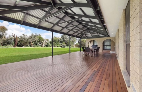 Warrnambool House | Family friendly 5 bedroom house with large yard