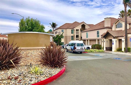 San Bruno Resort | Family-friendly Accommodation! Pets Allowed, Onsite Parking, FREE Breakfast!