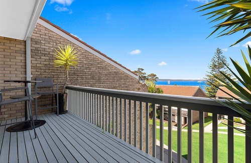 Batehaven Apartment | Family friendly and Ocean Views from the deck