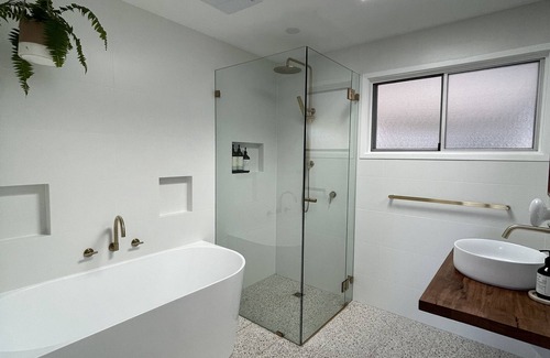 Callala Beach House | Family friendly beach house- seconds to the beach!