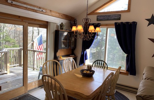 Wilmington House | Family-Friendly Cabin w/Hot Tub, Pools, Fire Pit & More – 15 Mins to Mount Snow