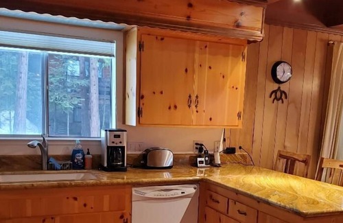 Cold Springs Cabin | Family Friendly Cabin mins from Pinecrest & Dodge Ridge