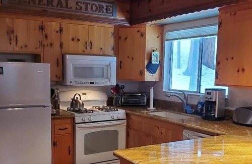 Cold Springs Cabin | Family Friendly Cabin mins from Pinecrest & Dodge Ridge