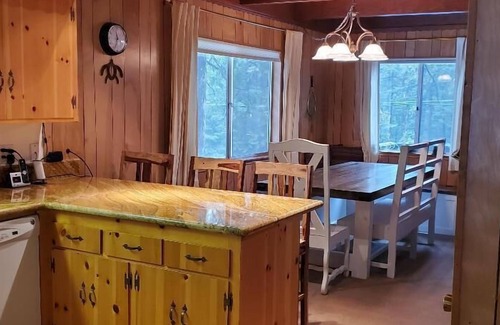 Cold Springs Cabin | Family Friendly Cabin mins from Pinecrest & Dodge Ridge