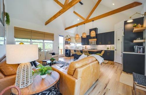 Canyon Lake Cottage | Family-Friendly Canyon Lake Rental w/Hot Tub!