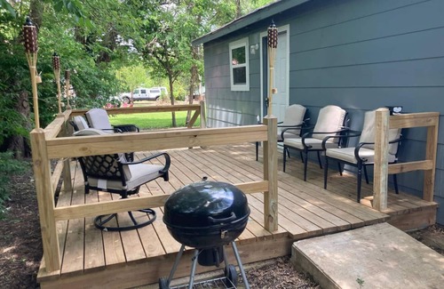 Van Buren House | Family-Friendly Central 3BR/2BA Van Buren Home w/Fire Pit & Starlink WiFi