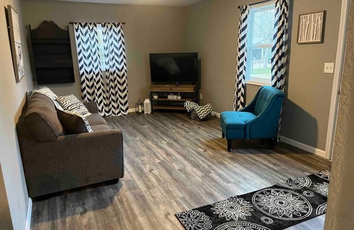Van Buren House | Family-Friendly Central 3BR/2BA Van Buren Home w/Fire Pit & Starlink WiFi