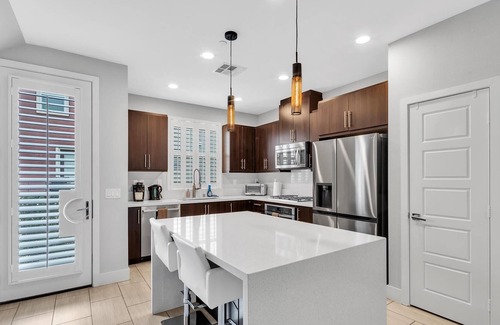 Serra Mesa Condo | Family-Friendly Condo Central SD Gym A/C Pool Spa
