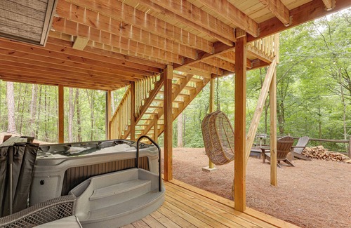 Dadeville Cabin | Family-Friendly Dadeville Cabin w/Hot Tub & Porch