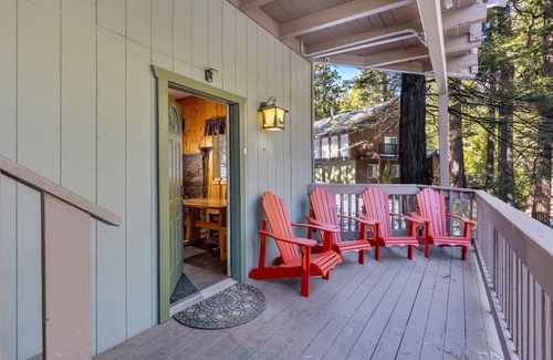 Glencoe Cabin | Family-Friendly Forest Cabin-Sleeps 20-3 Levels of Fun w/Arcade & Pool Table