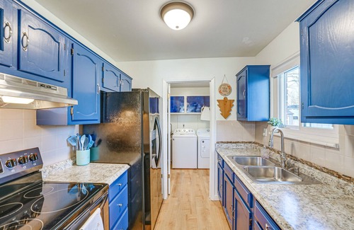 Mitchell Cottage | Family-friendly Getaway w/Fire Pit in Ann Arbor